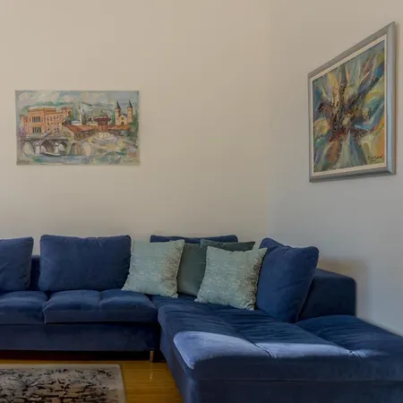 Central Mirza Apartment *